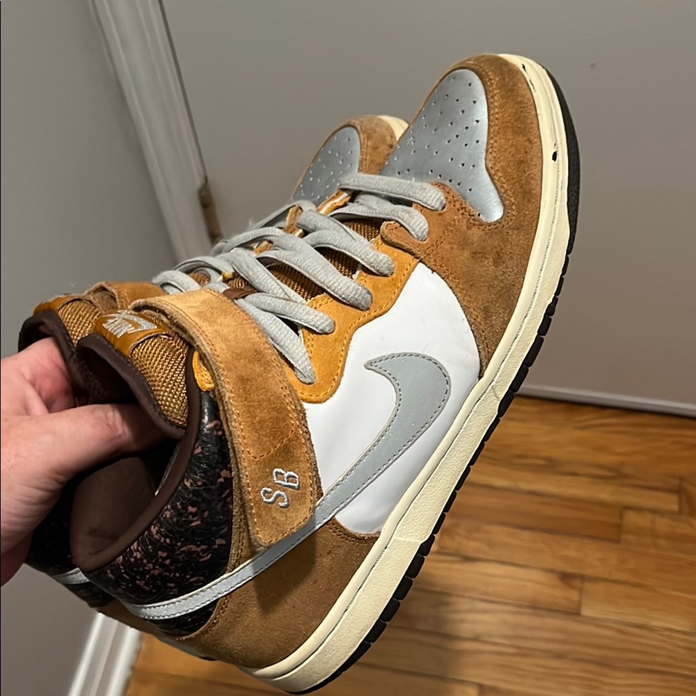 Nike SB Dunk Mid Fender Bass - Picture 4 of 12